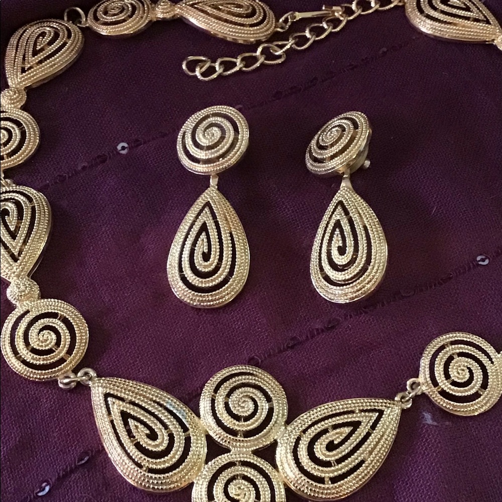 Necklace and earrings set - Picture 2 of 7